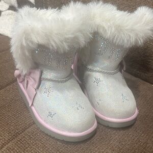 Sparkly Juicy White and Pink Fur Boots
